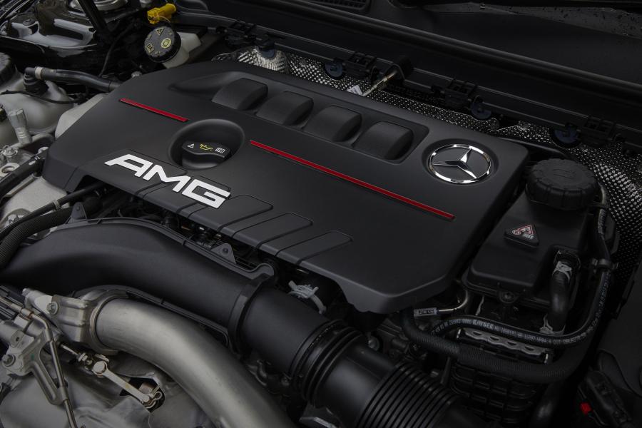 Моторный отсек Mercedes-AMG A35 4Matic Sedan (V177) 2019 года  (UK) (фото 14 из 74)